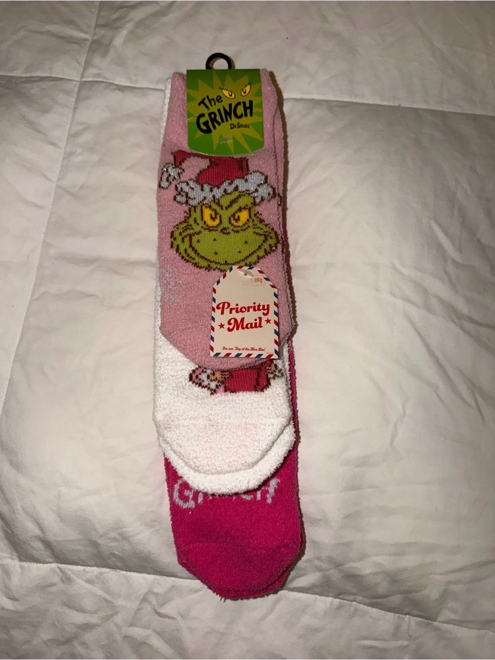 The Grinch Cozy Woman’s Crew Socks – Pink/White